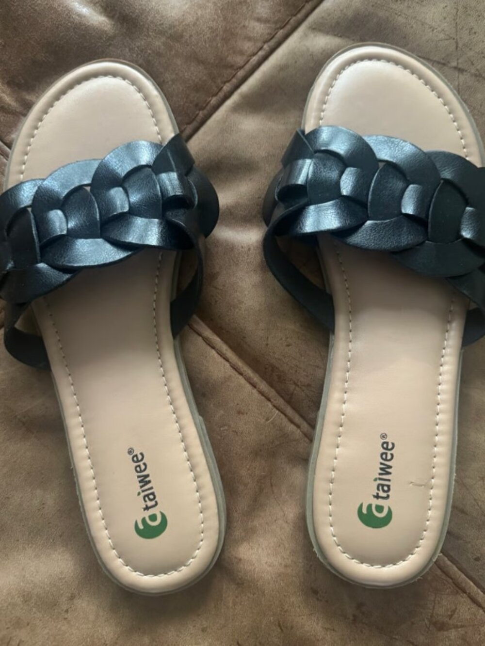 Women's black braided strap flat sandals